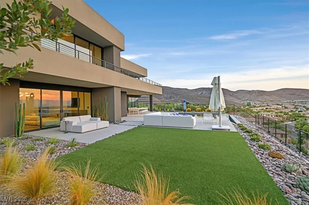 807 Magnum Cliff Court Henderson, NV 89012