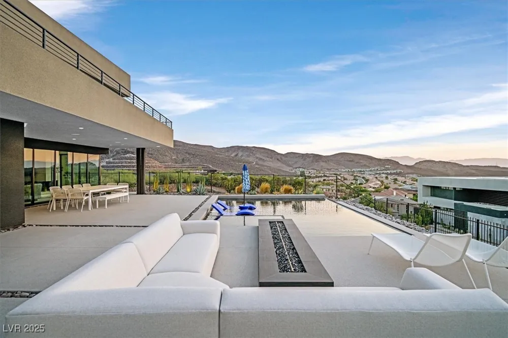 807 Magnum Cliff Court Henderson, NV 89012
