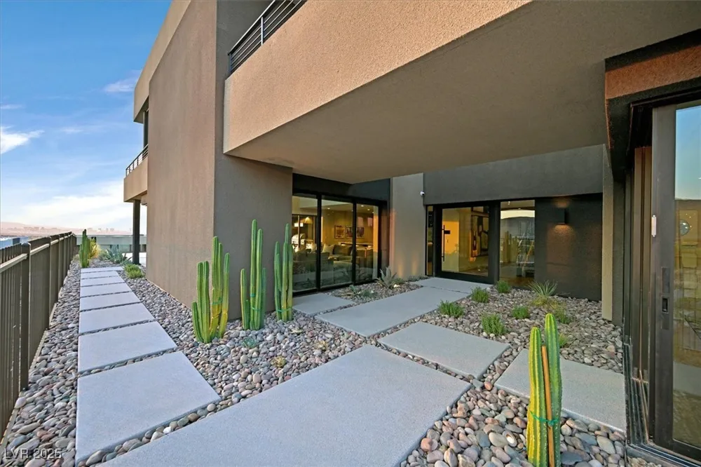 807 Magnum Cliff Court Henderson, NV 89012