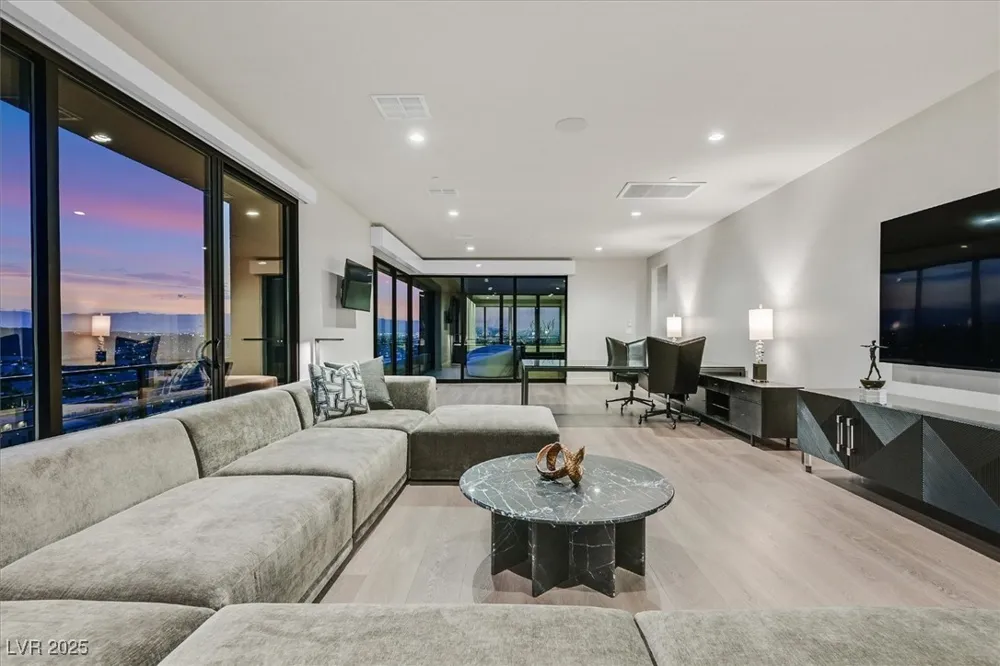 807 Magnum Cliff Court Henderson, NV 89012