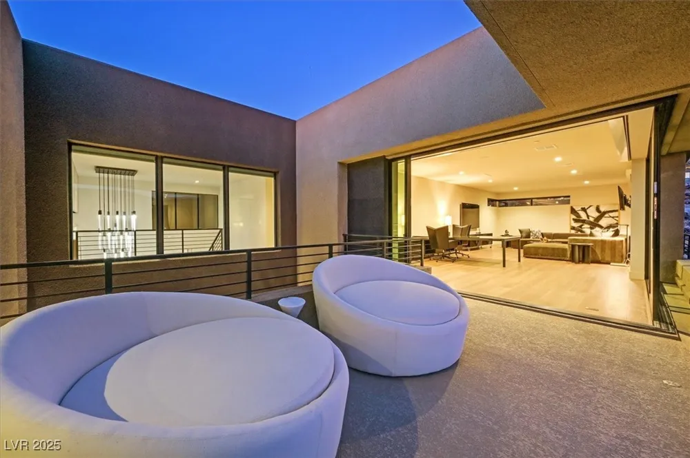 807 Magnum Cliff Court Henderson, NV 89012
