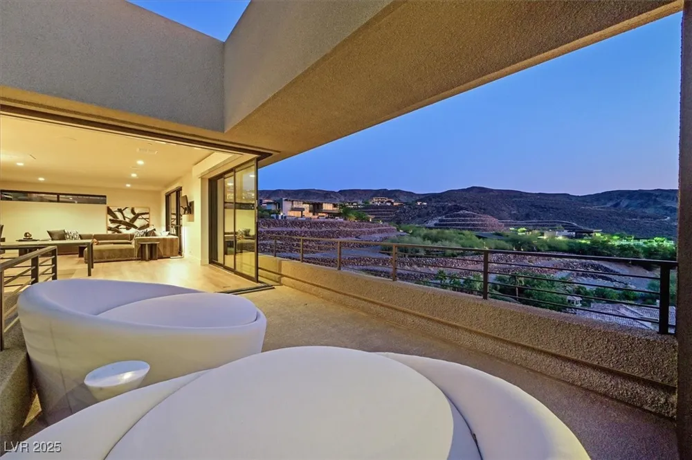 807 Magnum Cliff Court Henderson, NV 89012