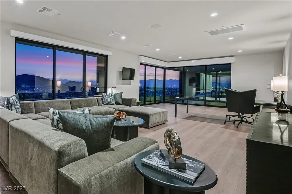 807 Magnum Cliff Court Henderson, NV 89012