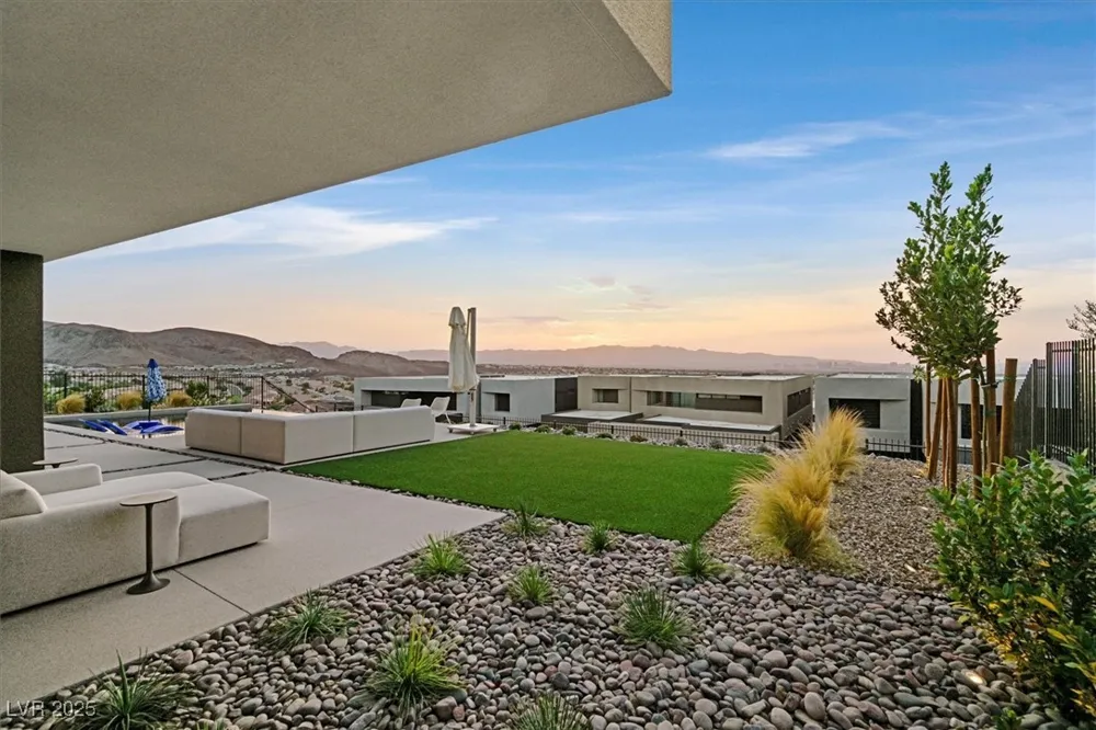 807 Magnum Cliff Court Henderson, NV 89012