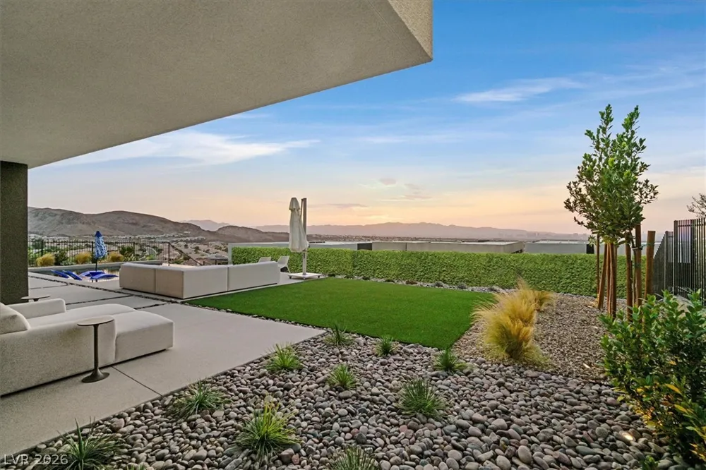 807 Magnum Cliff Court Henderson, NV 89012