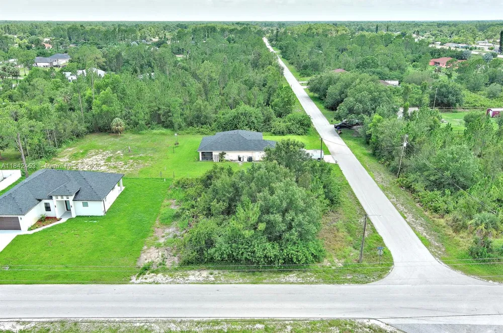 2500 E 10th St Lehigh Acres, FL 33936