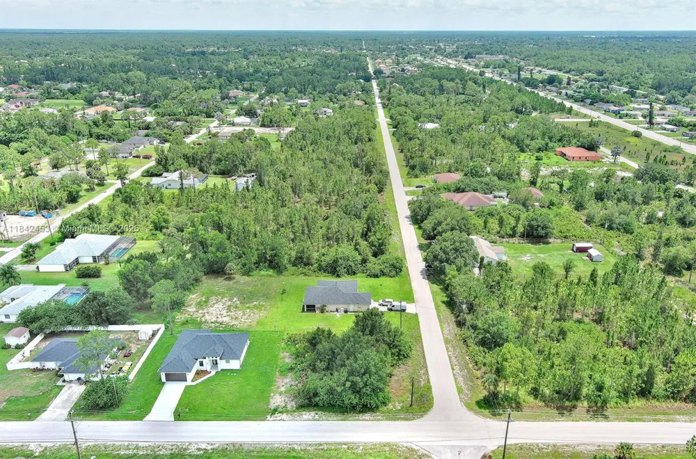 2500 E 10th St Lehigh Acres, FL 33936
