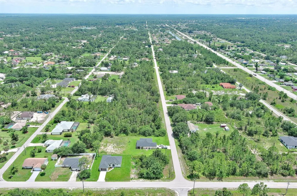 2500 E 10th St Lehigh Acres, FL 33936