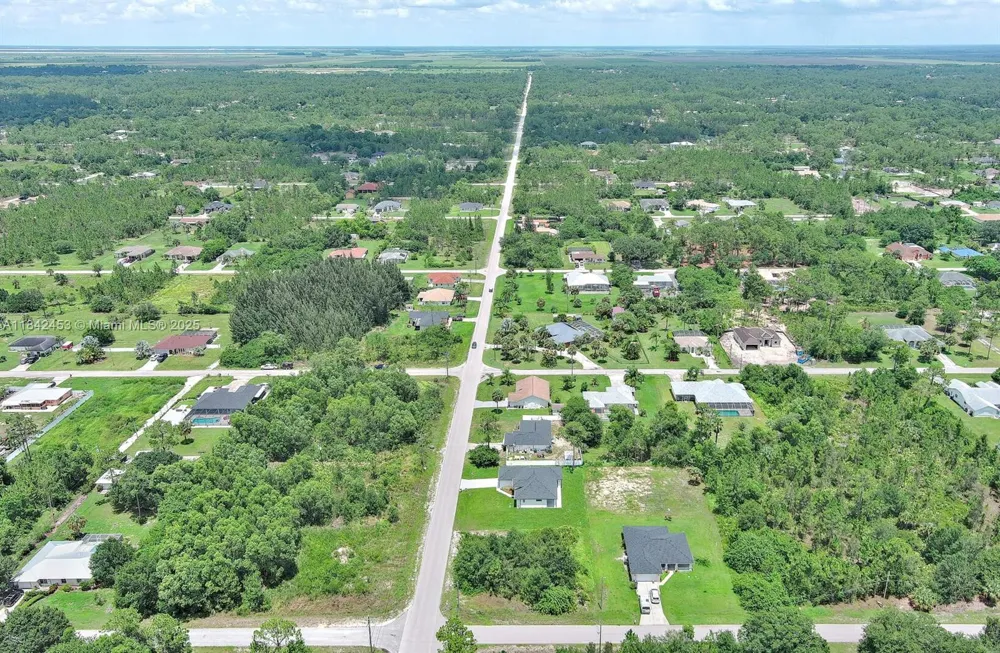 2500 E 10th St Lehigh Acres, FL 33936