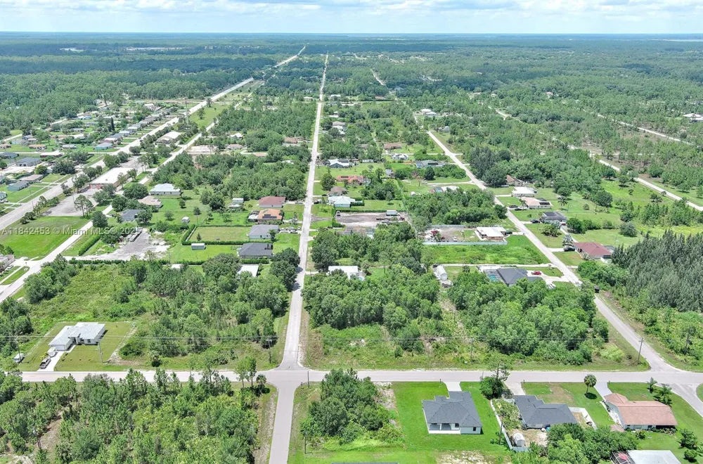2500 E 10th St Lehigh Acres, FL 33936