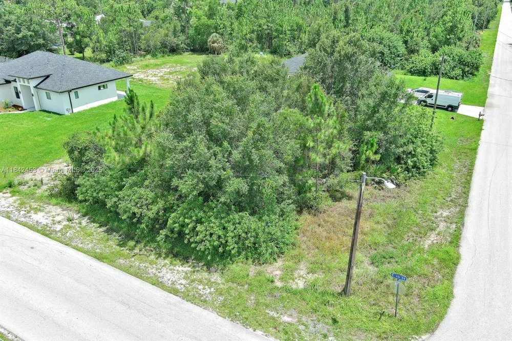2500 E 10th St Lehigh Acres, FL 33936