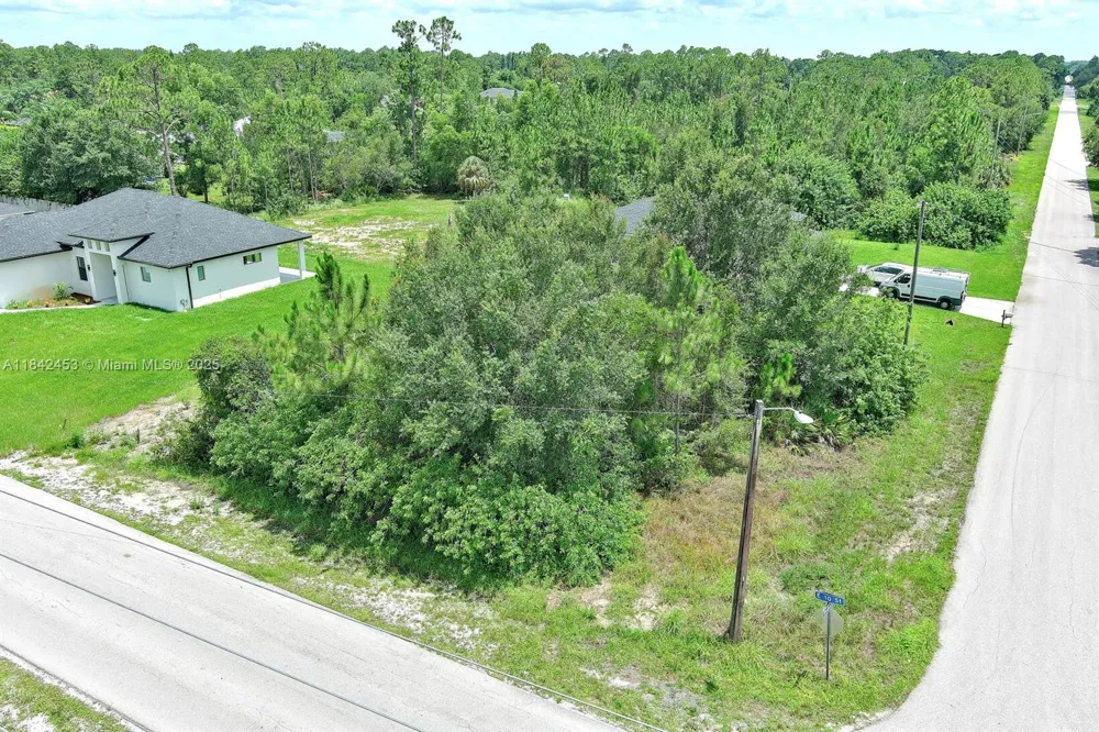 2500 E 10th St Lehigh Acres, FL 33936
