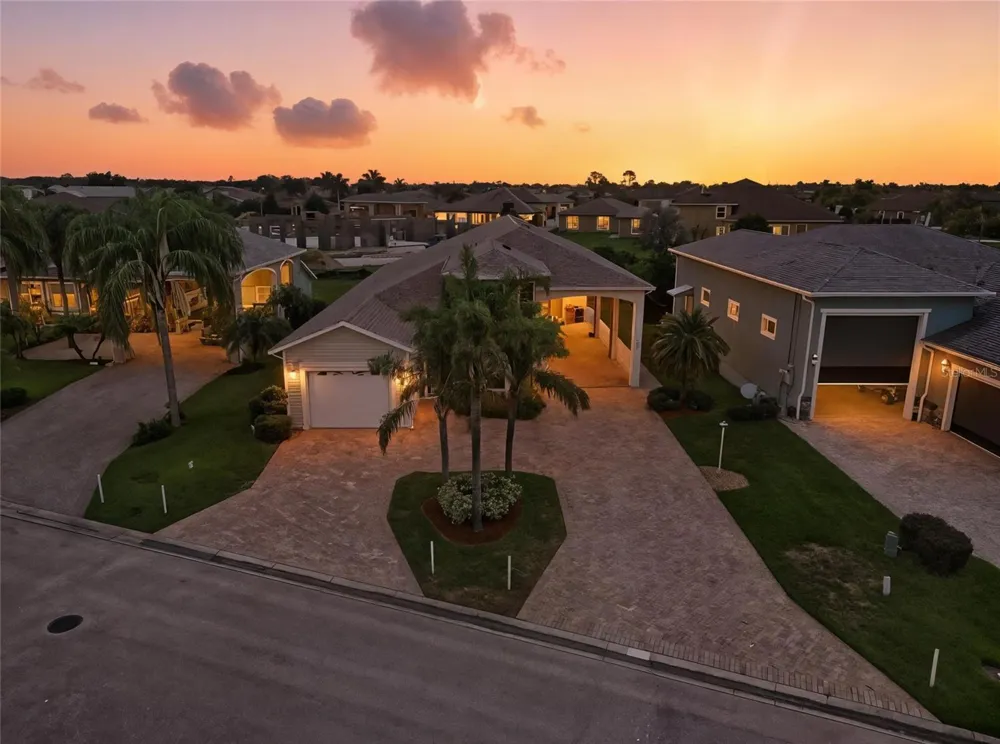 529 MEANDERING WAY Polk City, FL 33868