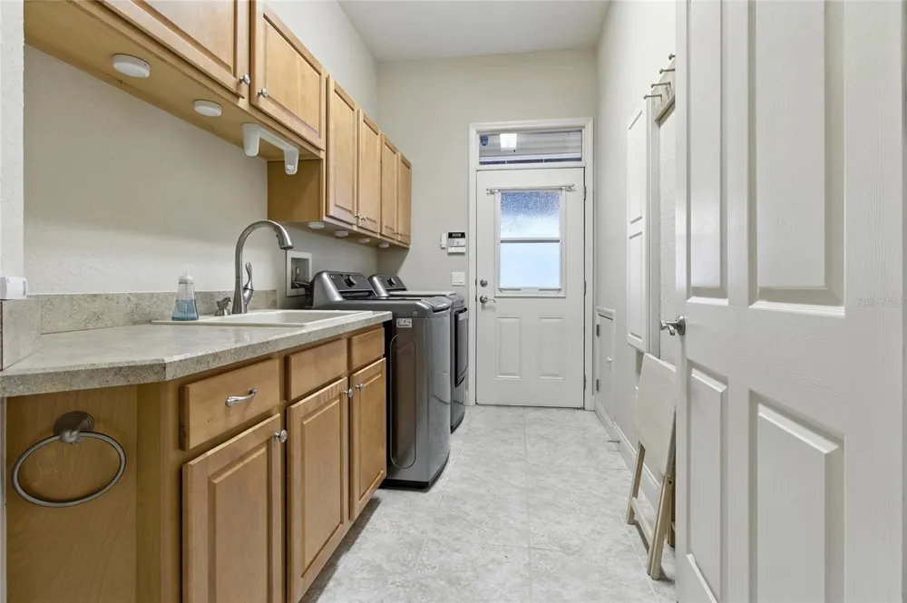 529 MEANDERING WAY Polk City, FL 33868