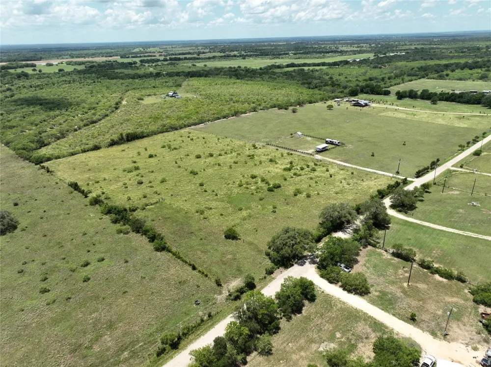 5 Pettytown Road Dale, TX 78616