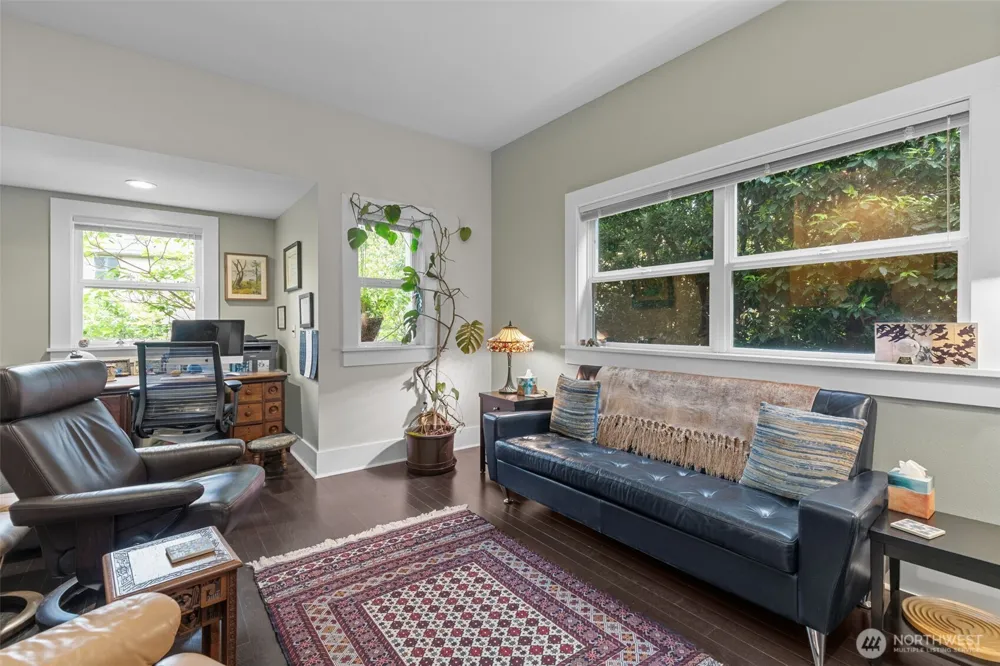 4510 Thackeray NE Seattle, WA 98105