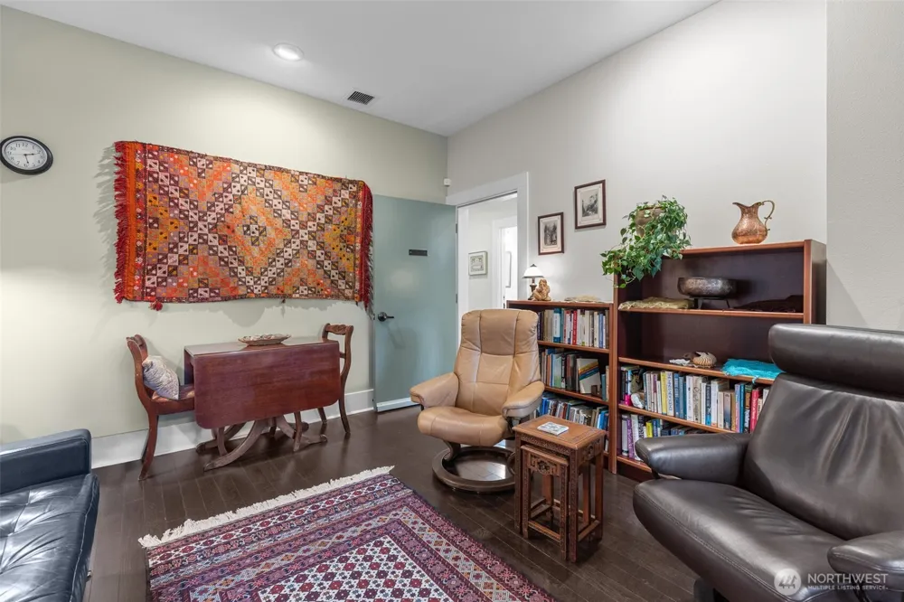 4510 Thackeray NE Seattle, WA 98105