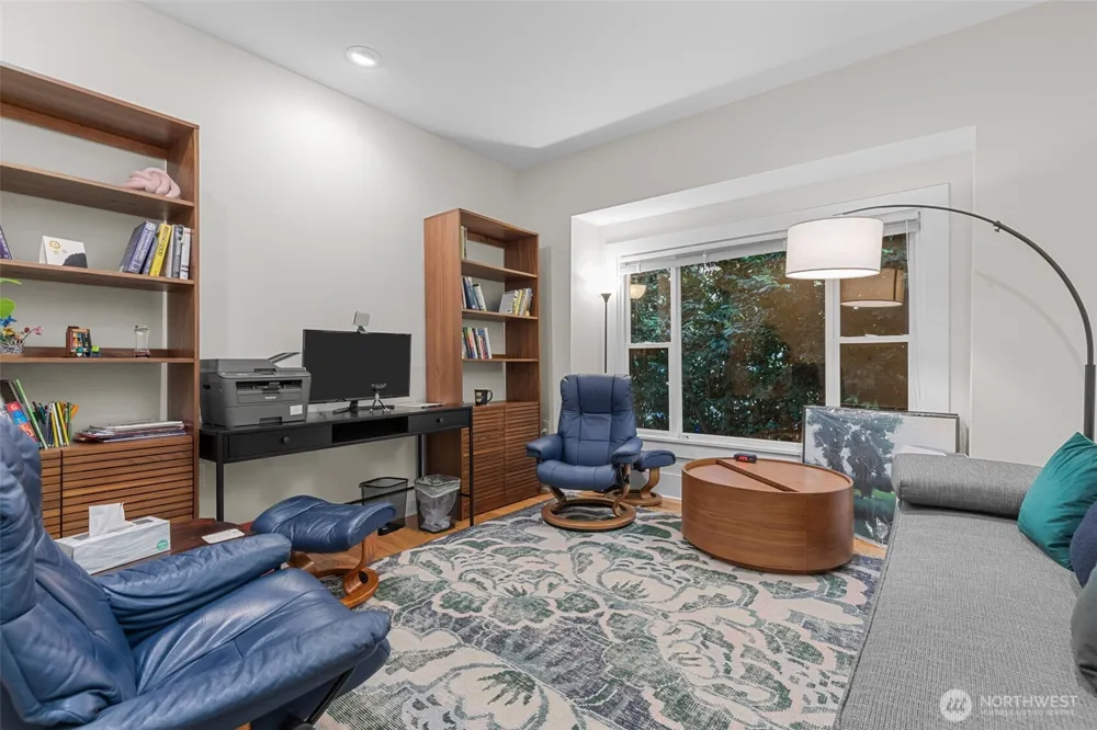 4510 Thackeray NE Seattle, WA 98105