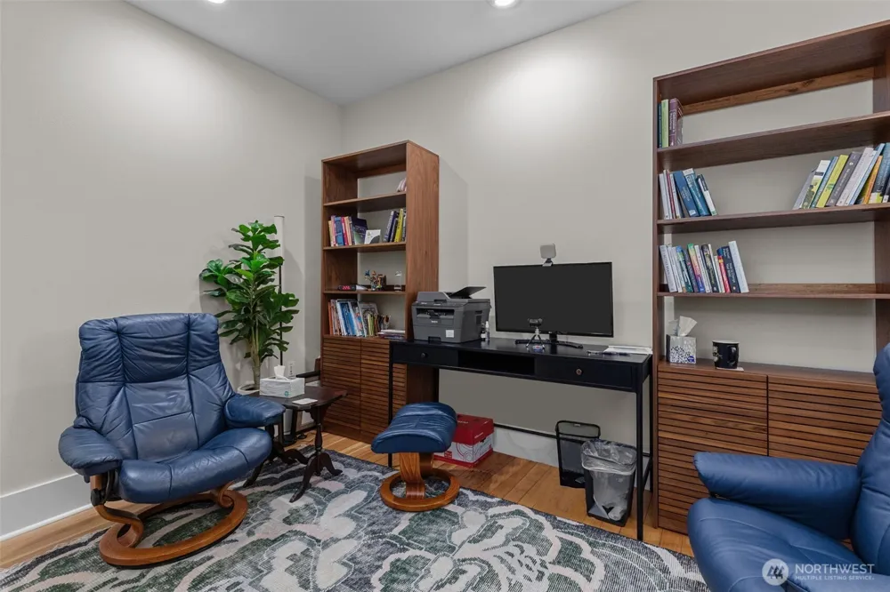 4510 Thackeray NE Seattle, WA 98105