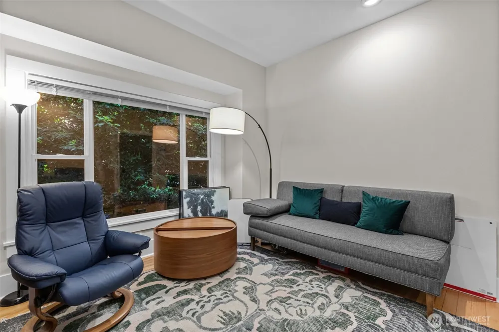 4510 Thackeray NE Seattle, WA 98105