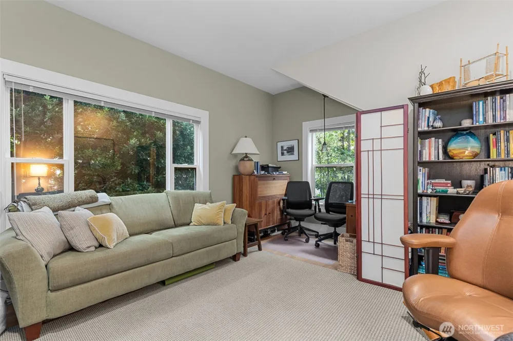 4510 Thackeray NE Seattle, WA 98105