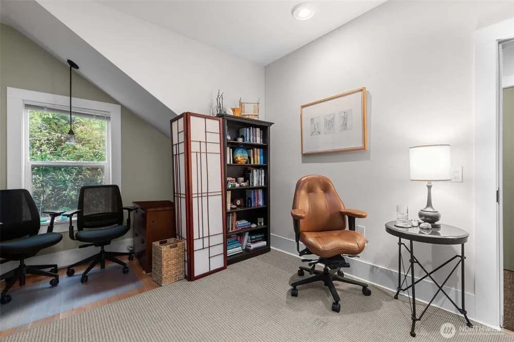 4510 Thackeray NE Seattle, WA 98105