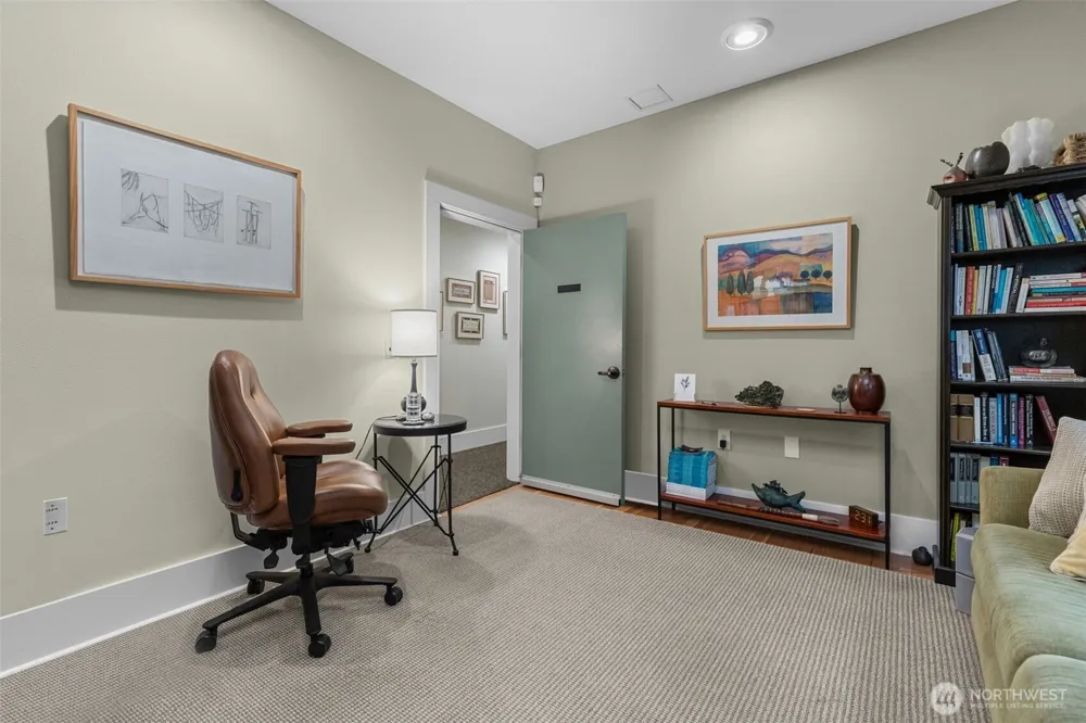 4510 Thackeray NE Seattle, WA 98105
