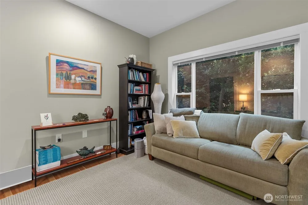 4510 Thackeray NE Seattle, WA 98105