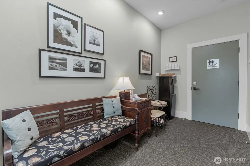 4510 Thackeray NE Seattle, WA 98105