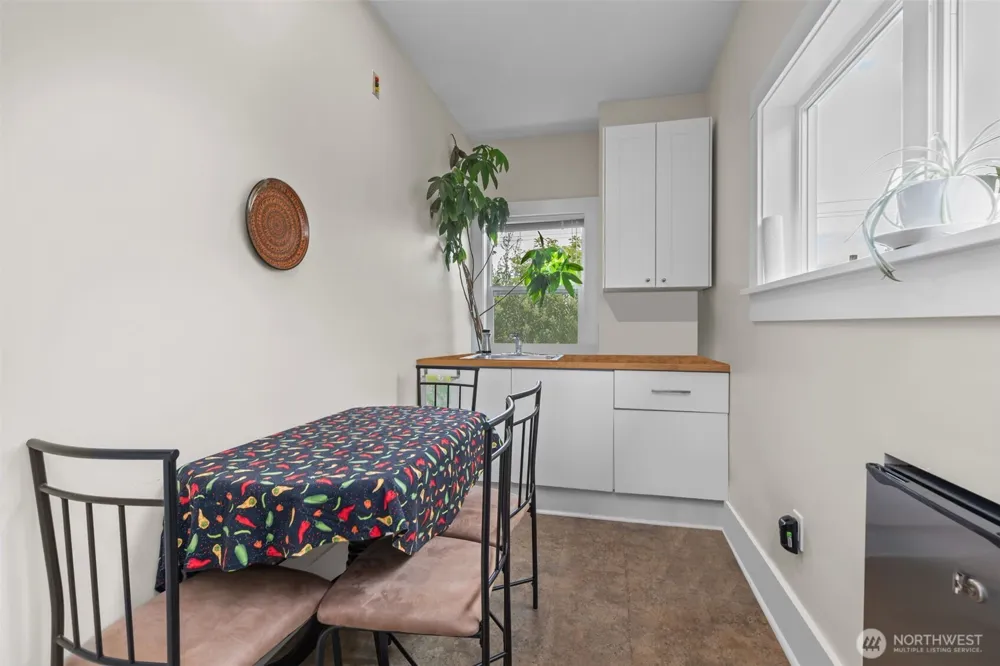 4510 Thackeray NE Seattle, WA 98105