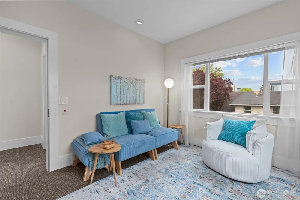 4510 Thackeray NE Seattle, WA 98105