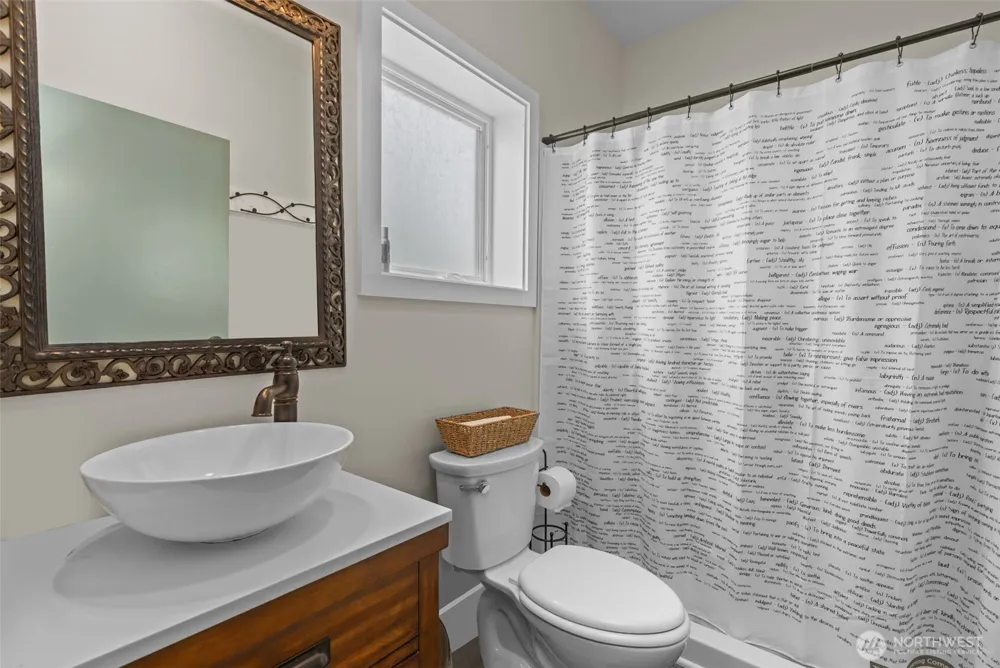 4510 Thackeray NE Seattle, WA 98105