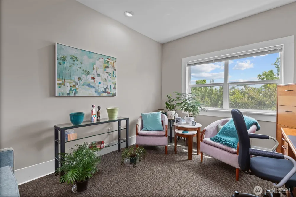 4510 Thackeray NE Seattle, WA 98105