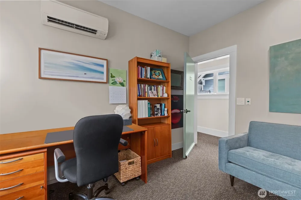 4510 Thackeray NE Seattle, WA 98105