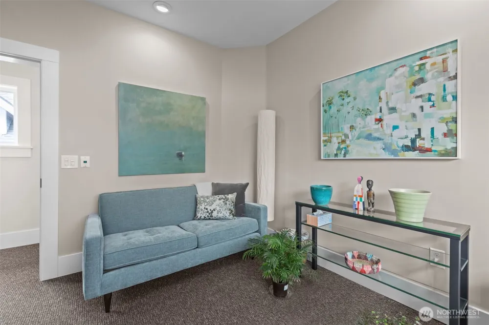 4510 Thackeray NE Seattle, WA 98105