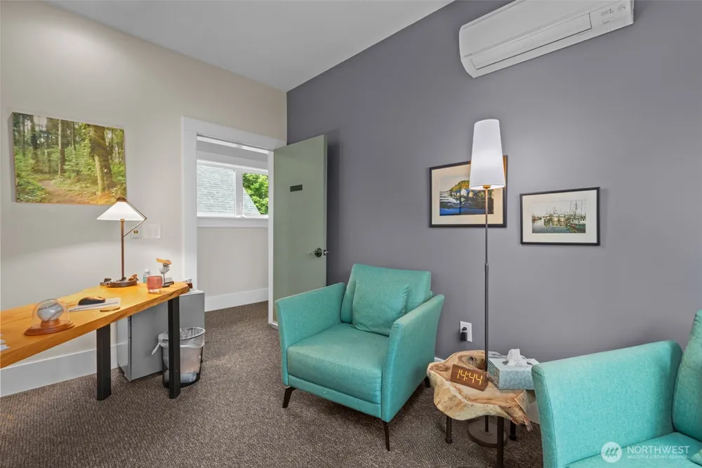 4510 Thackeray NE Seattle, WA 98105