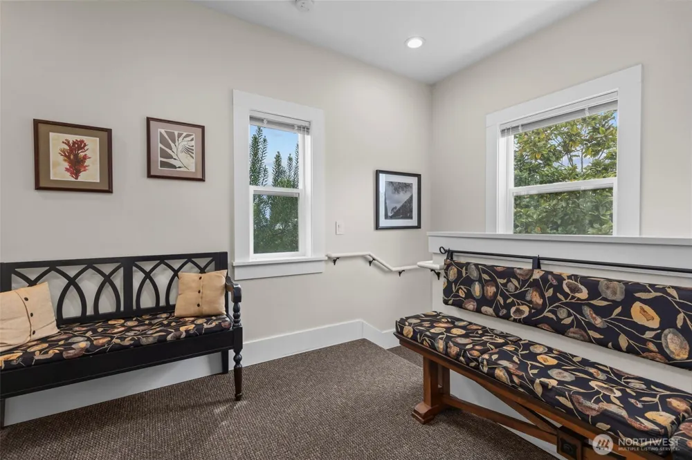 4510 Thackeray NE Seattle, WA 98105