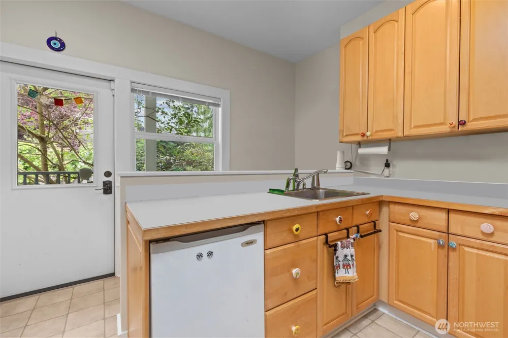 4510 Thackeray NE Seattle, WA 98105