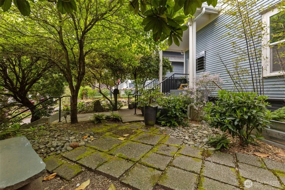 4510 Thackeray NE Seattle, WA 98105