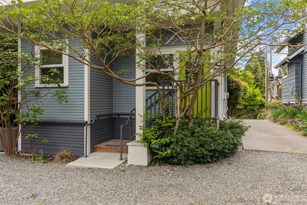 4510 Thackeray NE Seattle, WA 98105