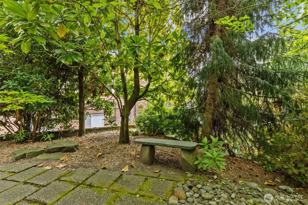 4510 Thackeray NE Seattle, WA 98105