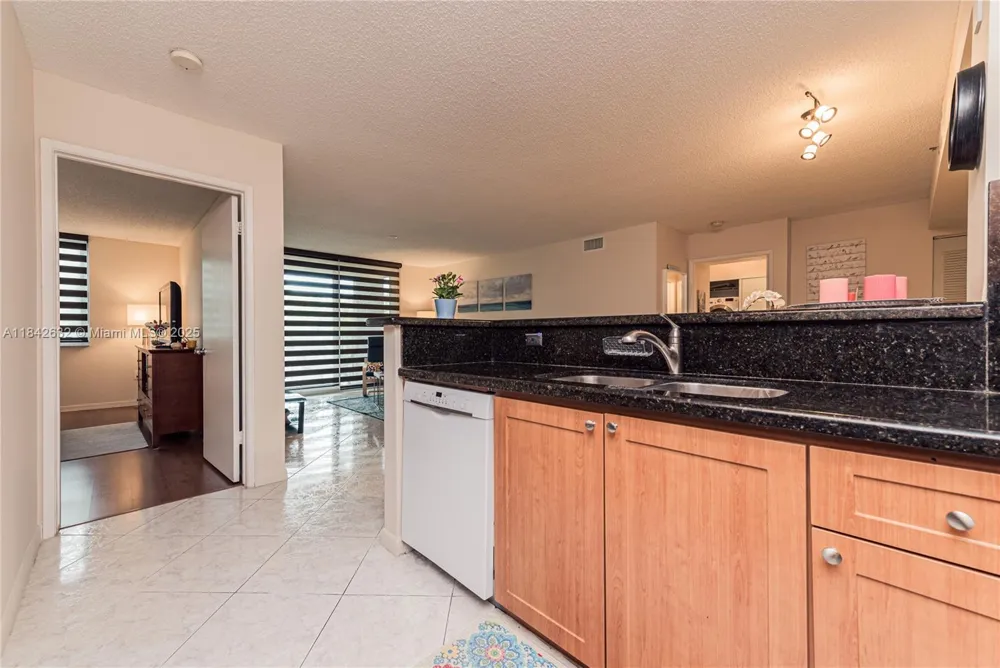 19801 E Country Club Dr #4303 Aventura, FL 33180