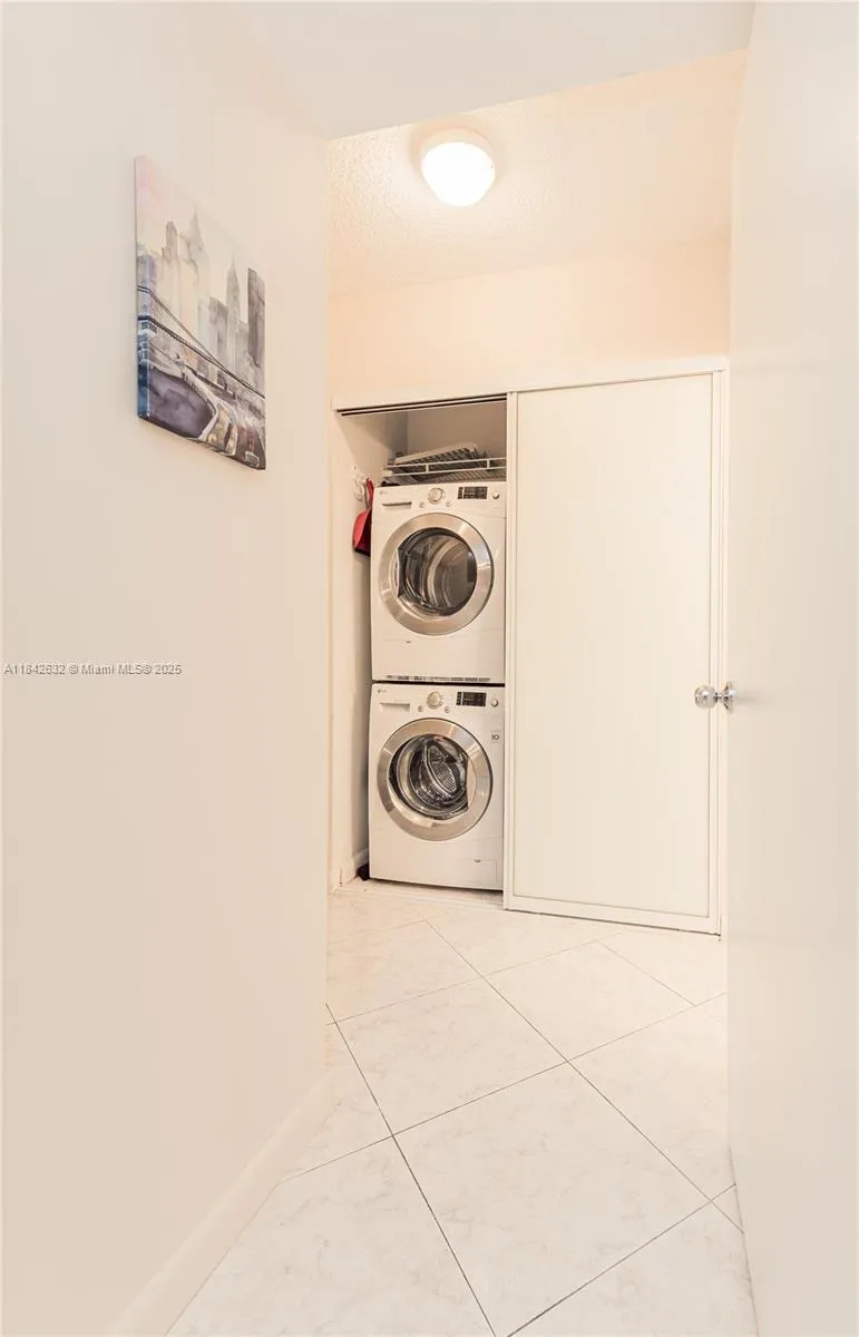 19801 E Country Club Dr #4303 Aventura, FL 33180