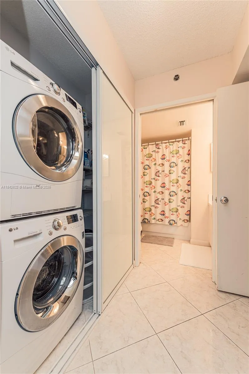 19801 E Country Club Dr #4303 Aventura, FL 33180