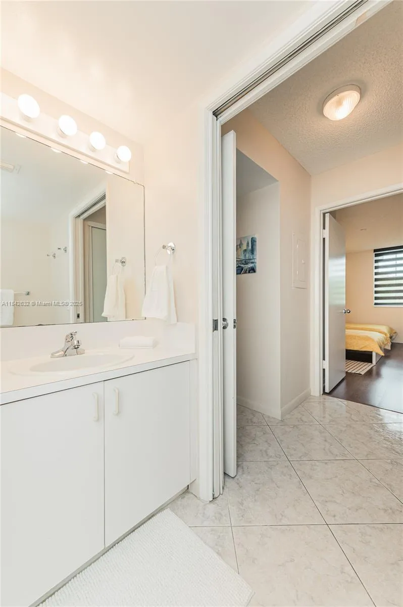 19801 E Country Club Dr #4303 Aventura, FL 33180