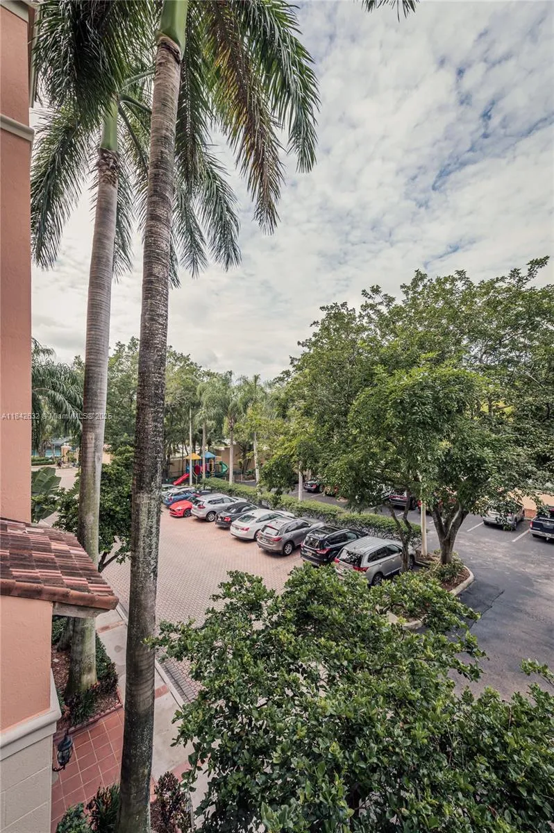 19801 E Country Club Dr #4303 Aventura, FL 33180