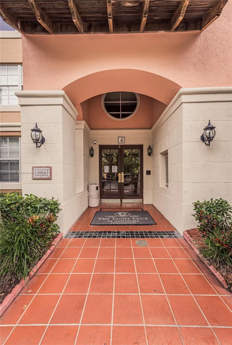 19801 E Country Club Dr #4303 Aventura, FL 33180