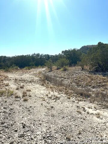 137 MIDDLE ROAD Leakey, TX 78873
