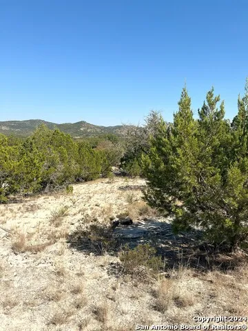 137 MIDDLE ROAD Leakey, TX 78873