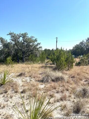 137 MIDDLE ROAD Leakey, TX 78873